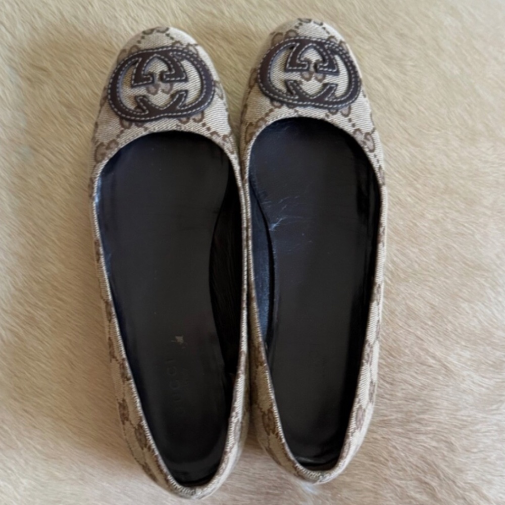 Gucci GG Signature Flats